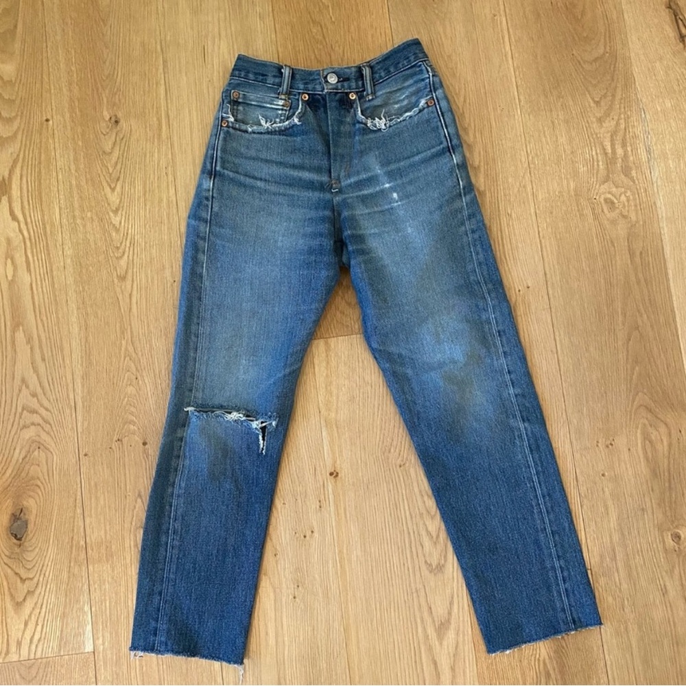 Levi’s Distressed High Waist Raw Hem Jeans Size 24